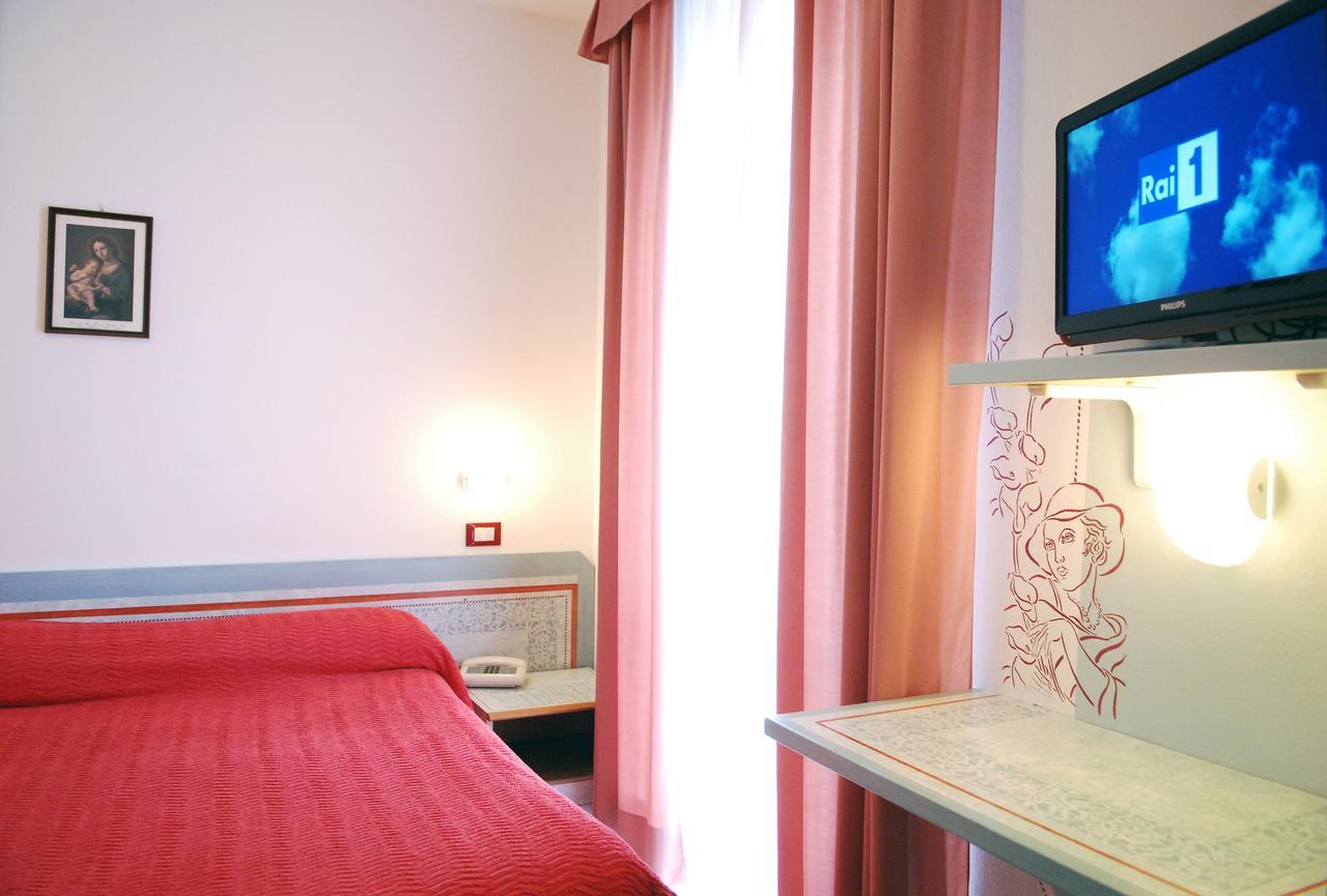 Hotel Piemontese Imperia Exterior foto
