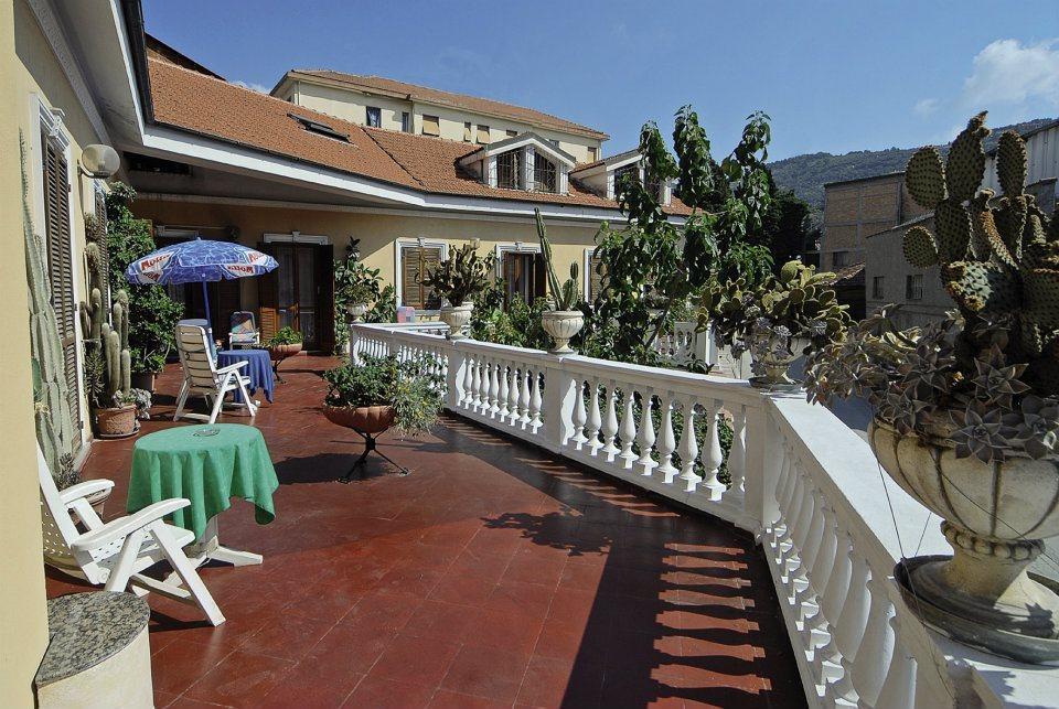 Hotel Piemontese Imperia Exterior foto