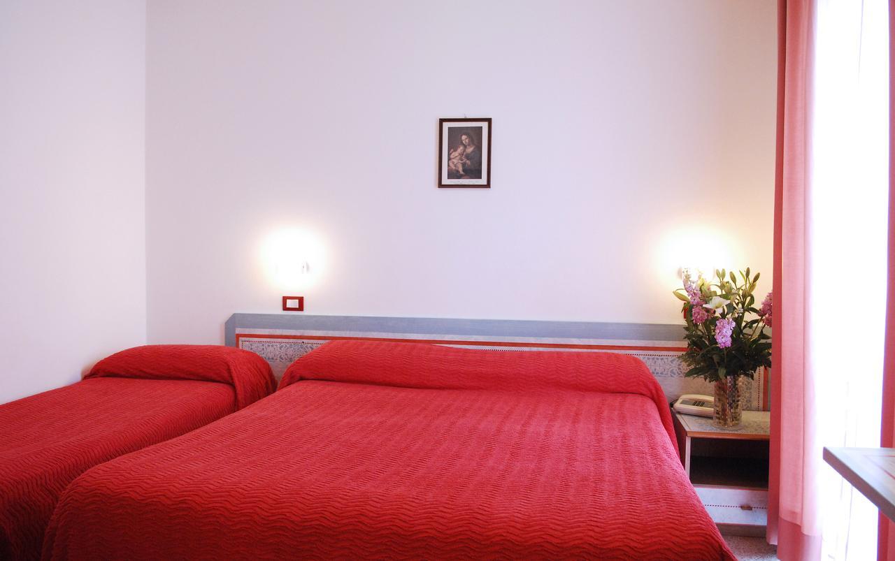 Hotel Piemontese Imperia Exterior foto