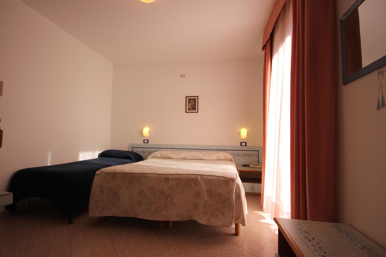 Hotel Piemontese Imperia Exterior foto