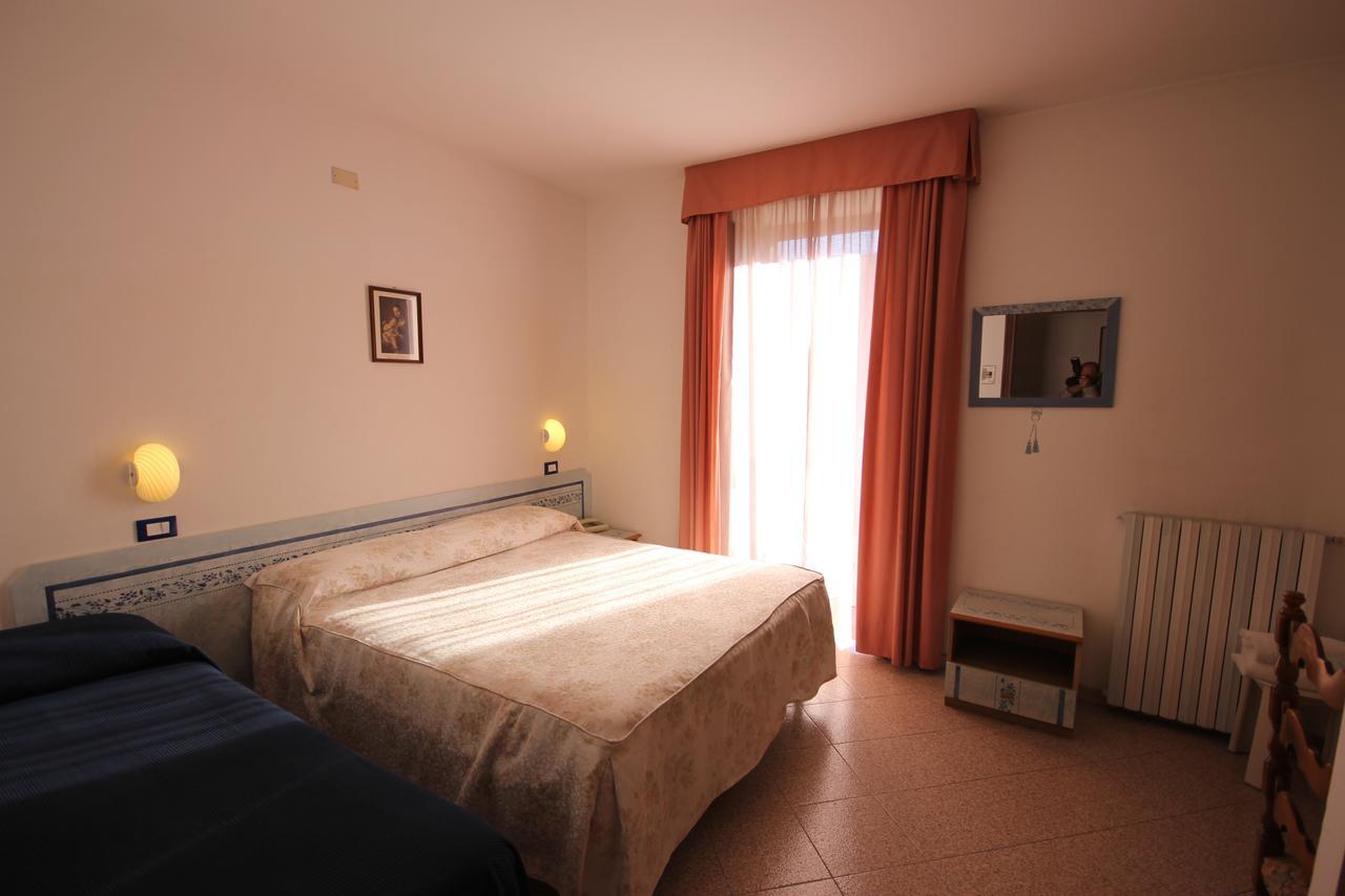 Hotel Piemontese Imperia Exterior foto