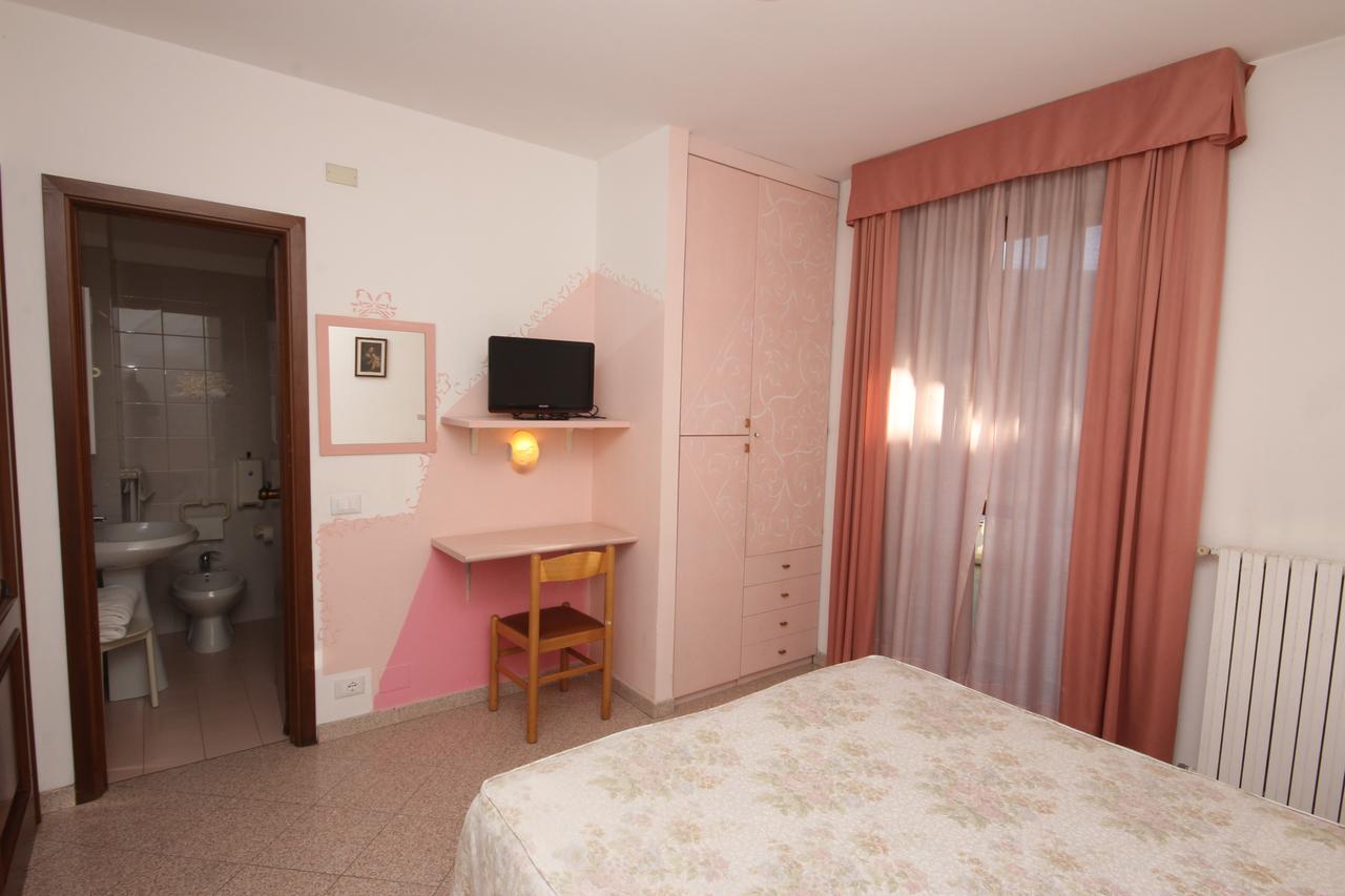 Hotel Piemontese Imperia Exterior foto
